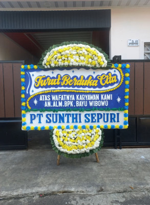 Papan Bunga Duka di Ujung Tanah
